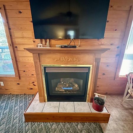 Cedar Creek Cabins #1 - Giant Spa Tub, Large Wooded Porch, Full Kitchen, 1 Bedroom Eureka Springs Exterior photo