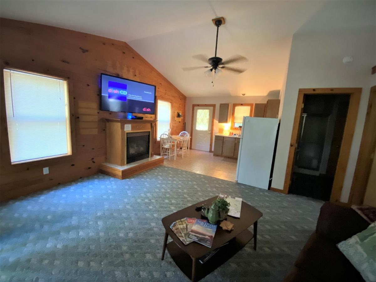 Cedar Creek Cabins #1 - Giant Spa Tub, Large Wooded Porch, Full Kitchen, 1 Bedroom Eureka Springs Exterior photo