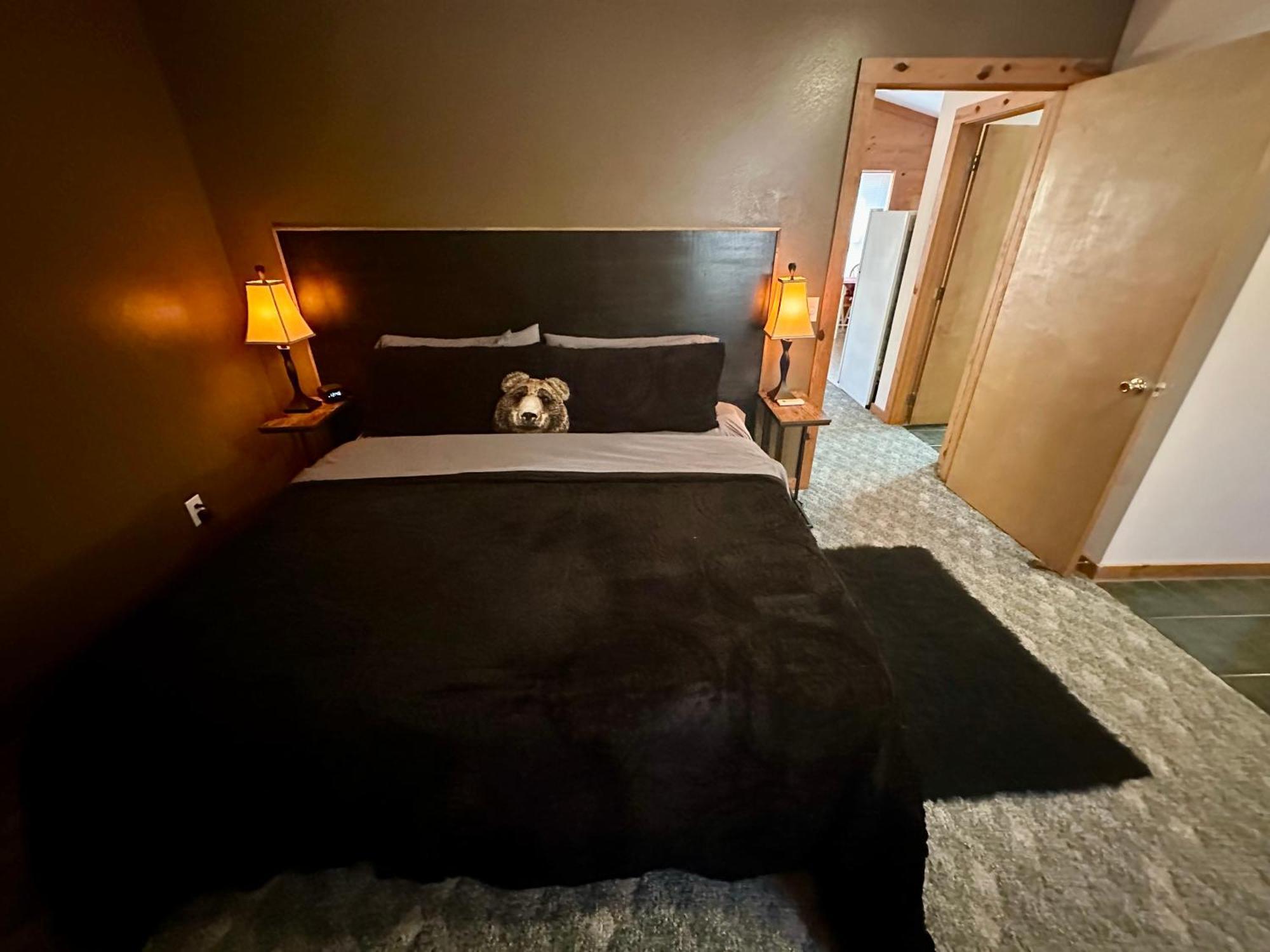 Cedar Creek Cabins #1 - Giant Spa Tub, Large Wooded Porch, Full Kitchen, 1 Bedroom Eureka Springs Exterior photo